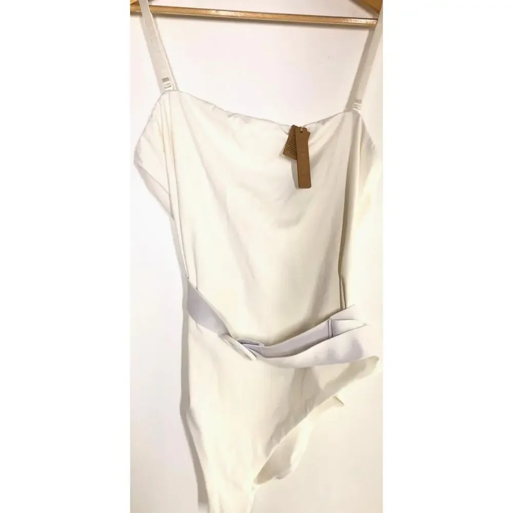 SKIMS Sculpting Swim Strapless One Piece Swimsuit Belted Marble White NWT 4X